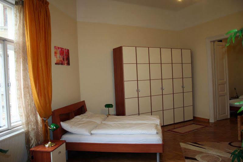 Walking Bed Budapest Downtown Albergue Exterior foto