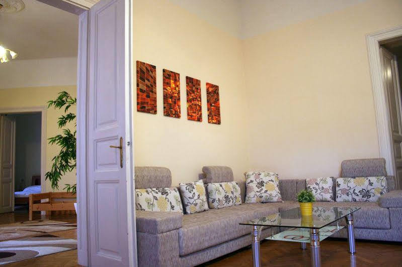 Walking Bed Budapest Downtown Albergue Exterior foto